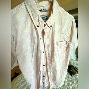 Men’s pink fitted muscle shirt. Size small to medium